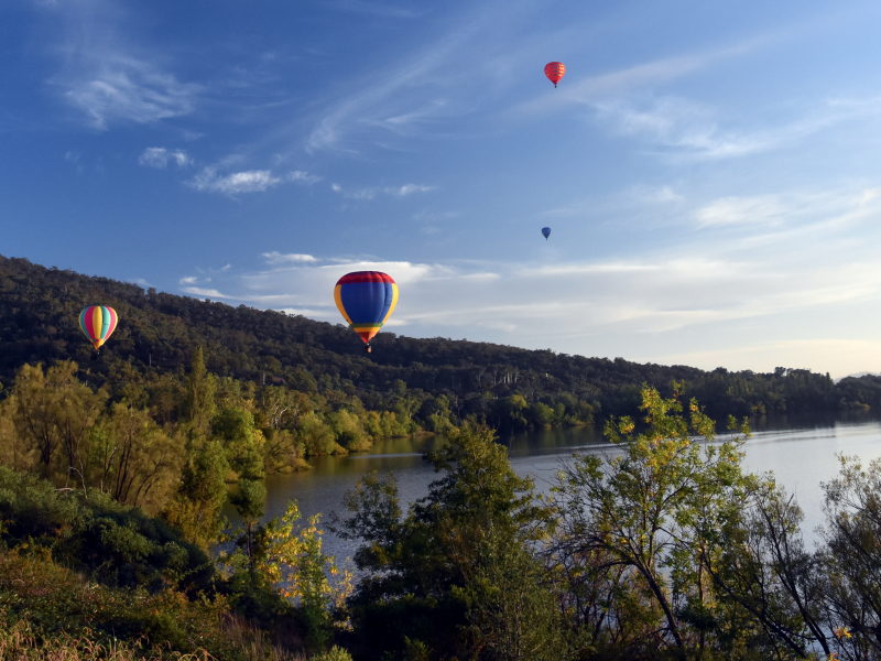 Riding hot air balloon in Canberra - things to do in Canberra