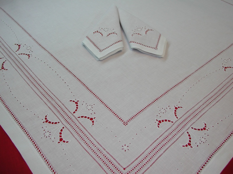 dining table, table cloth, dining chair