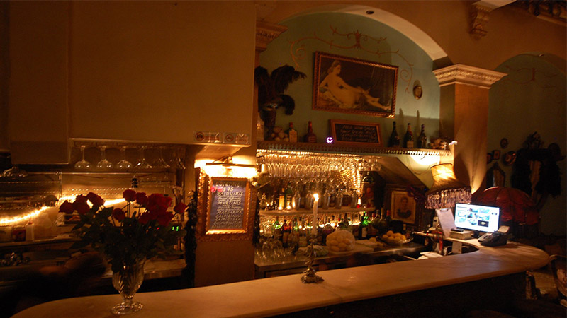 Best bars for singles in Hong Kong -Feather boa