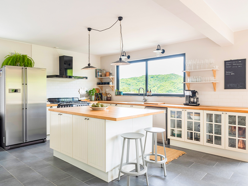 Shui Hau House - kitchen area