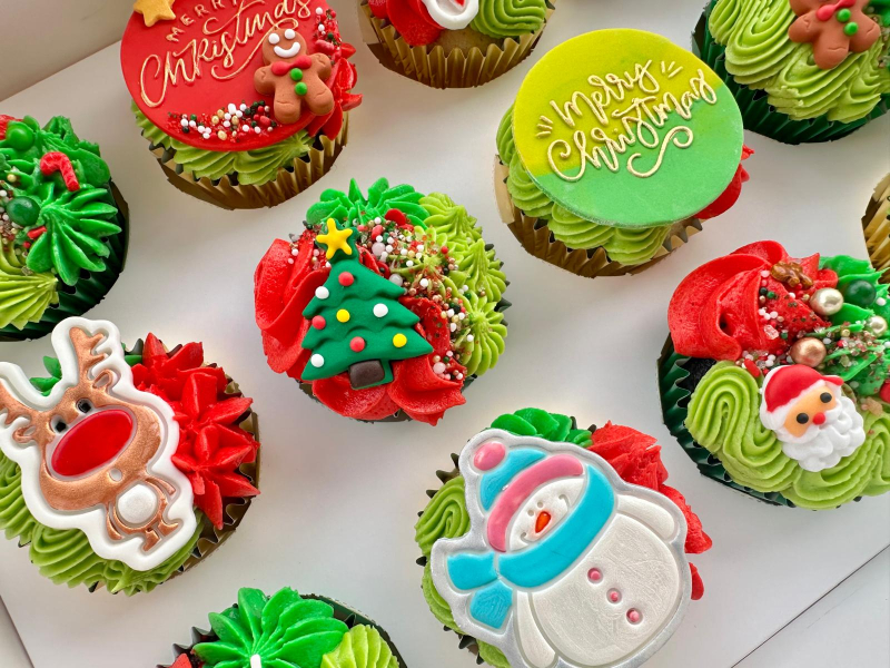 A Dollop of Dazzle Christmas Cup Cakes