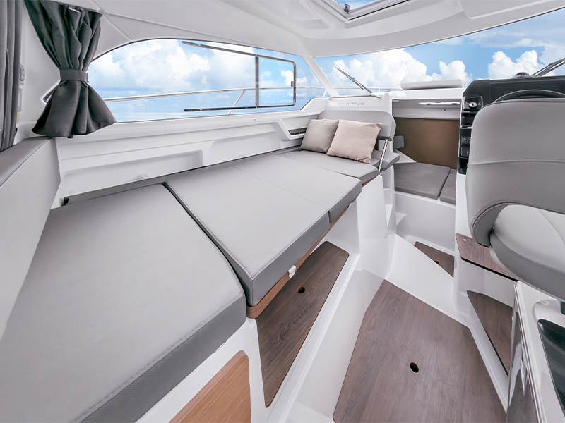 Simpson Marine Antares 8