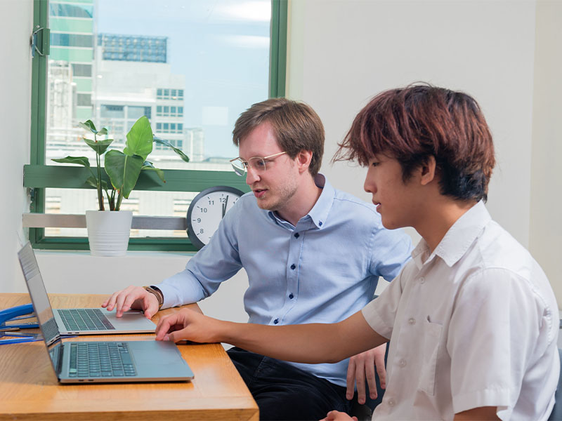 Tutoring in Hong Kong - BartyED tutor with a student
