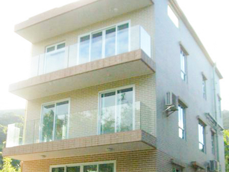 Previous home fittings and fixtures