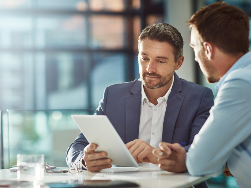 how to choose a financial advisor in hong kong - financial advisor for expats, 